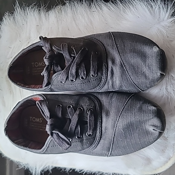 Mens Toms shoes size 8.5 - Picture 1 of 4